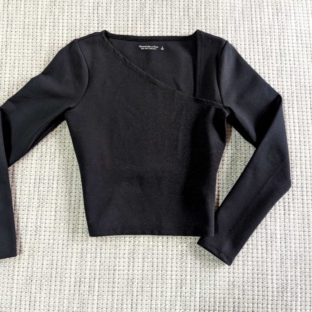 Abercrombie black long sleeve crop top